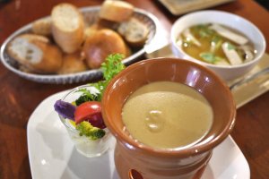 bagne cauda, soup and bread starters