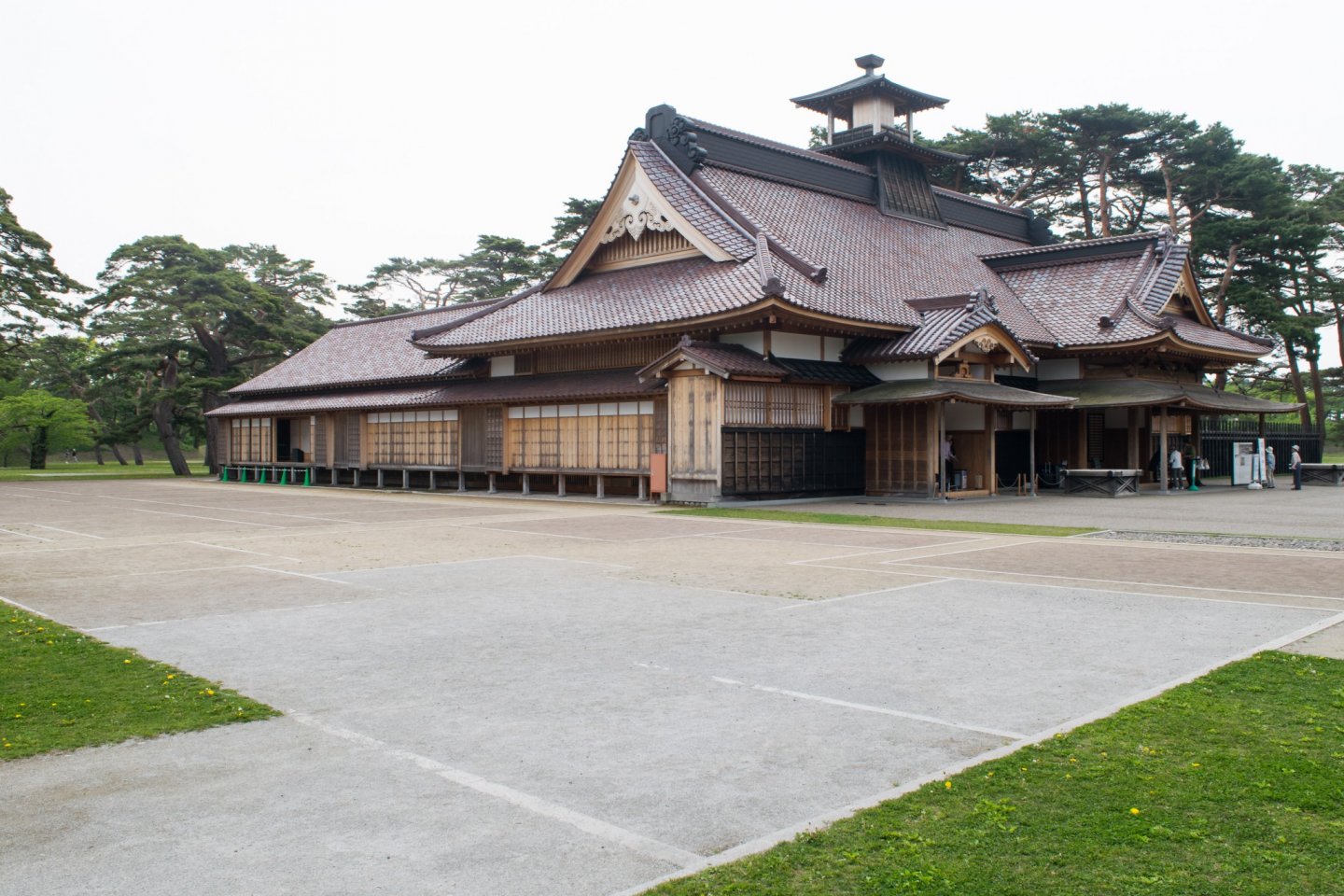 Lokasi bangunan-bangunan yang dirubuhkan setelah Pertempuran Hakodate ditandai di sebelah Hakodate Bugyosho, di dalam Taman Goryokaku