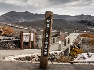 Nằm trong Vườn Quốc gia Aso-Kuju, núi Aso nằm trên miệng núi lửa hoạt động lớn nhất thế giới