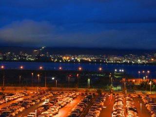แสงไฟจากเมืองซานโนมิยะ ที่มองเห็นจาก สนามบินโกเบ