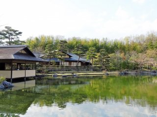 เป็นสวนญี่ปุ่นที่งดงามมาก ฉันคิดว่าคงจะสวยมากๆ เช่นกันในฤดูใบไม้ร่วง