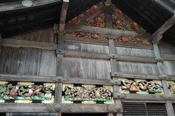 Toshogu Shrine: 3 monkeys at sacred stable