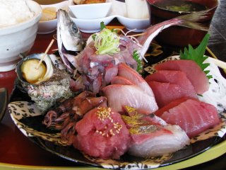 В Ито фирменное блюдо - "сашими" из свежей сырой рыбы