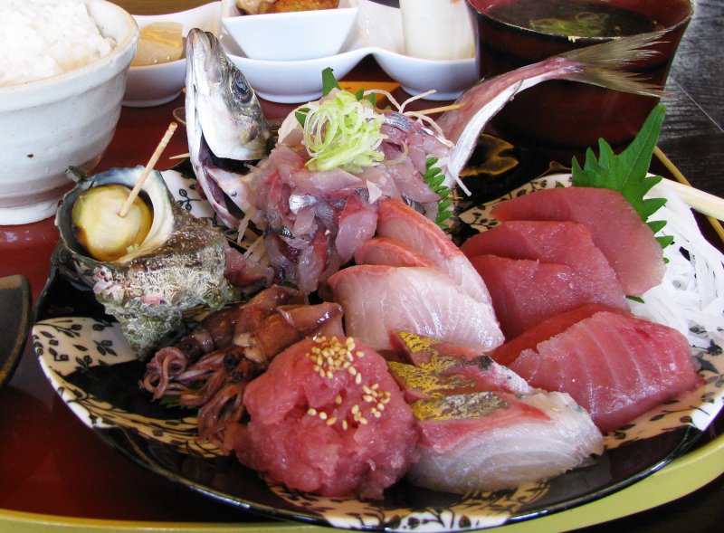 В Ито фирменное блюдо - "сашими" из свежей сырой рыбы