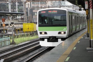 Поезд линии Яманоте
