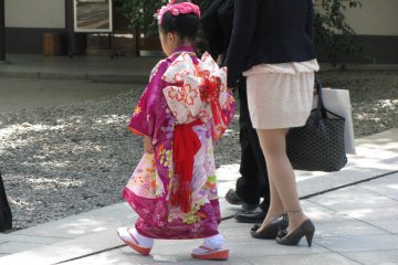 Девочка в праздничном кимоно