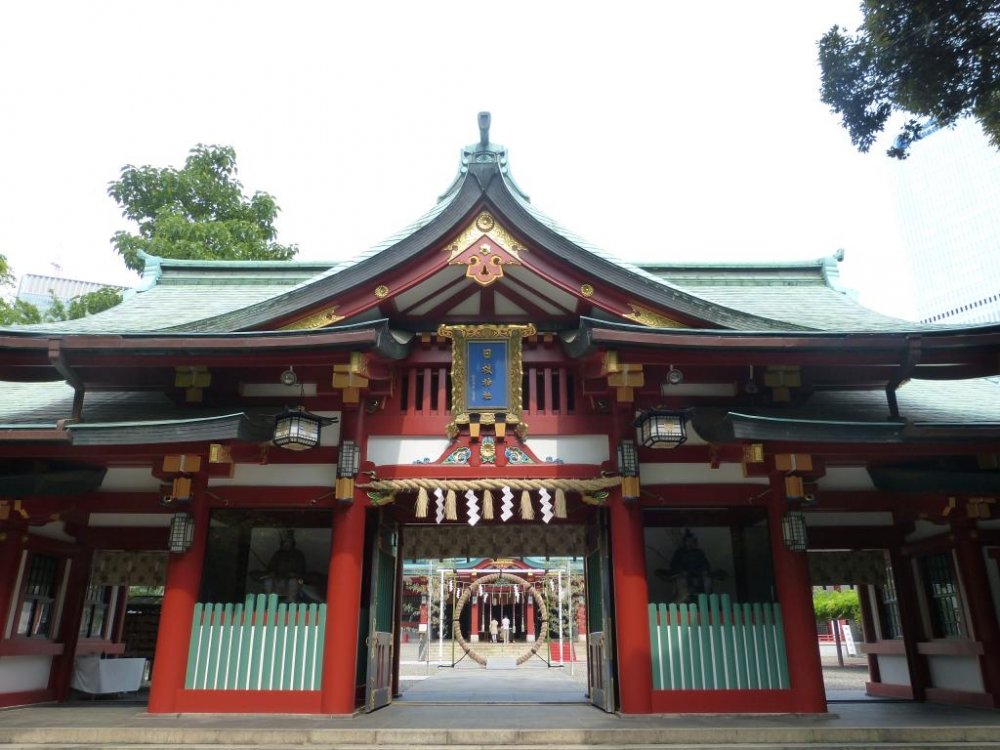 tokyo-akasaka-s-hie-jinja-shrine-24874.jpg?profile=RESIZE_710x