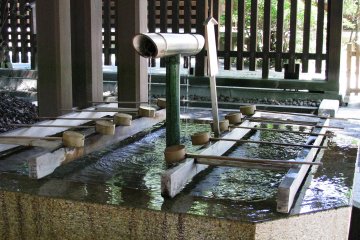 Источник воды для ритуала очищения перед входом в храм
