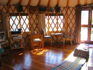 Bên trong lều  (Yurt)
