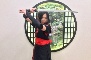 Мастер Саяка Огури, которая обучалась боевым искусствам с 2-х лет
