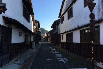 Mino, famous for its washi (Japanese paper) production has wide streets and beautiful houses lining them