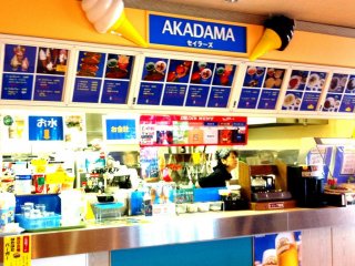 No trip to Akita Port Selion Tower is complete without a bite at Akadamas for some hata hata burger and a super dry beer