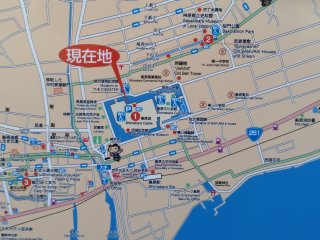 O Castelo de Shimabara, agora transformado em Museu, é o ponto de partida deste percurso. Para chegar ao castelo viajando de comboio, use a linha "Shimabara" e saia na estação "Shimabara - central", depois caminhe 7 a 8 minutos até ao castelo (que se vê bem a partir da estação).
