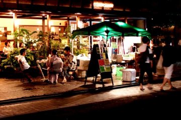 Iyemon Salon Cafe at night