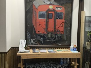 A member of the NPO paints these amazingly detailed photorealistic train scenes.