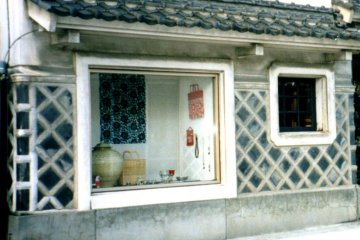 Exotic Vases and other keepsakes in the White Shophouses of Matsumoto