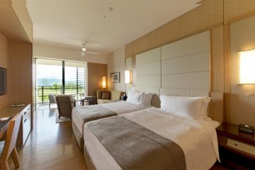 <p>Beautifully-appointed Deluxe room</p>