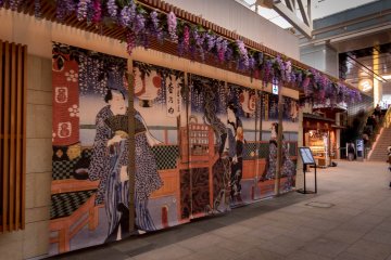 Within 'Edo-Komachi' you will find many shops and restaurants beautifully decorate in colorful woodblock prints