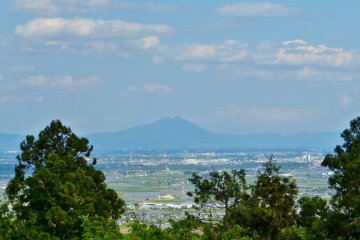 You can clearly see Mt. Tsukuba (Ibaraki Prefecture) at a distance of 40 km from Ohira-san