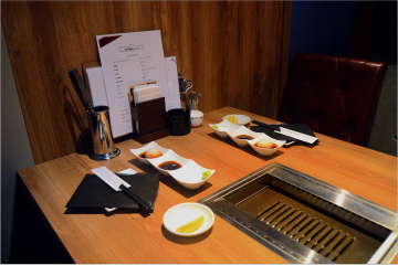 Cozy booth for you and your friend to enjoy Yakiniku