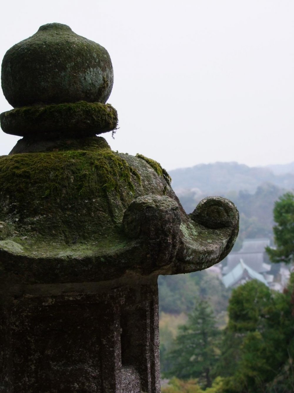 Great view down to large and famous Kencho-ji Temple