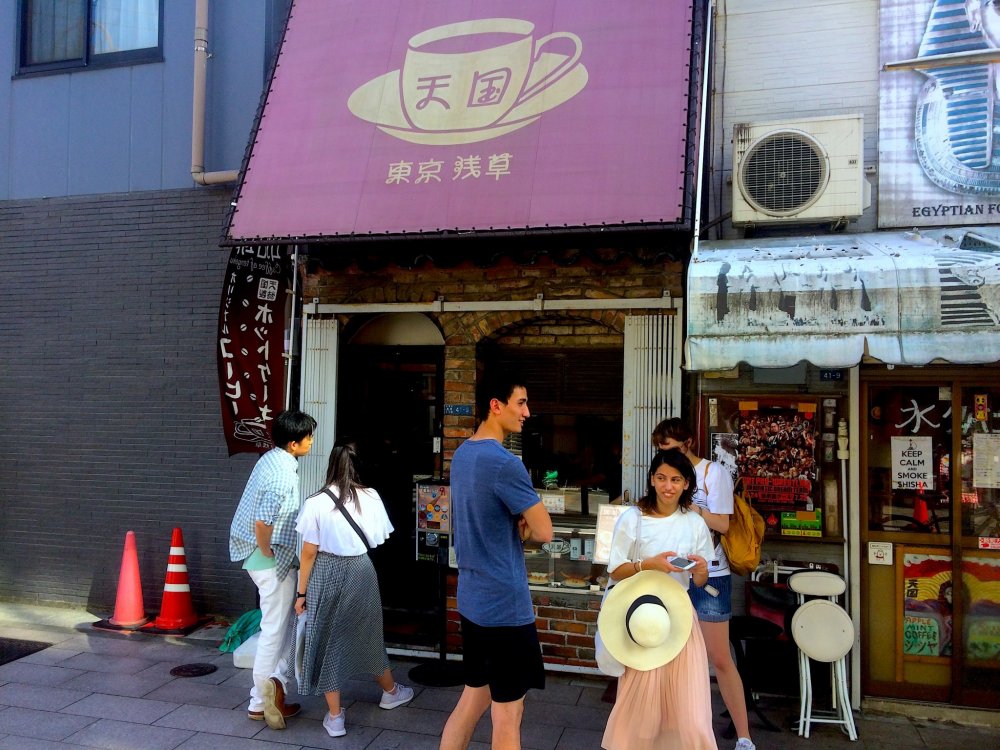 Entrance to Tengoku Cafe 