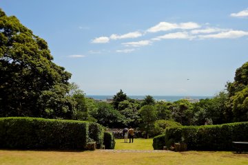 <p>The museum is only a 10-minute walk from Hase Kannon Temple, and 20-minute walk from Yuigahama&nbsp;Beach!</p>