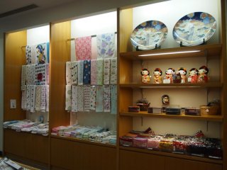 Upon entering the store through the left entrance, you can see tenugui (Japanese hand towels made of cotton) in varying sizes. More patterns are also available further into the shop, so don't just stop there!