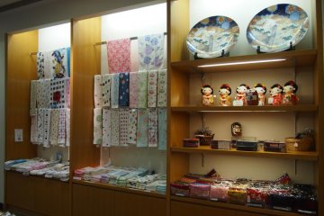 Upon entering the store through the left entrance, you can see tenugui (Japanese hand towels made of cotton) in varying sizes. More patterns are also available further into the shop, so don't just stop there!