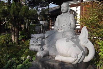 In front of Ryuko-ji