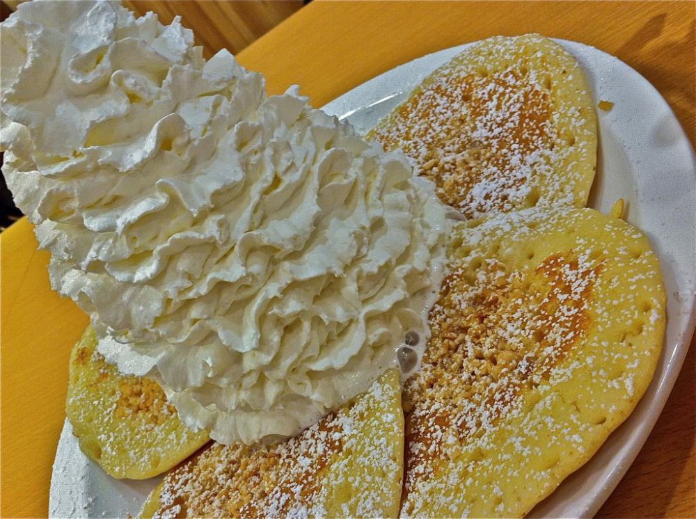 Light and delicious Macadamia Nut Pancakes topped off with a pineapple-sized whipped cream design, ¥900