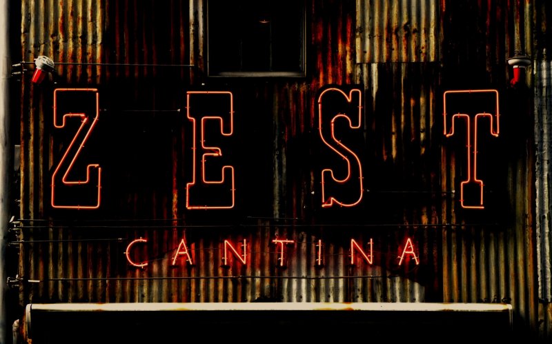 I've recently heard that Zest Cantina, a popular Mexican restaurant in one of Tokyo's evening and nightlife districts, Ebisu, has now closed down. Permanence and change go hand in hand in Tokyo.