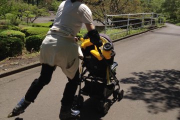 Rollerblading mama, Igashira Park