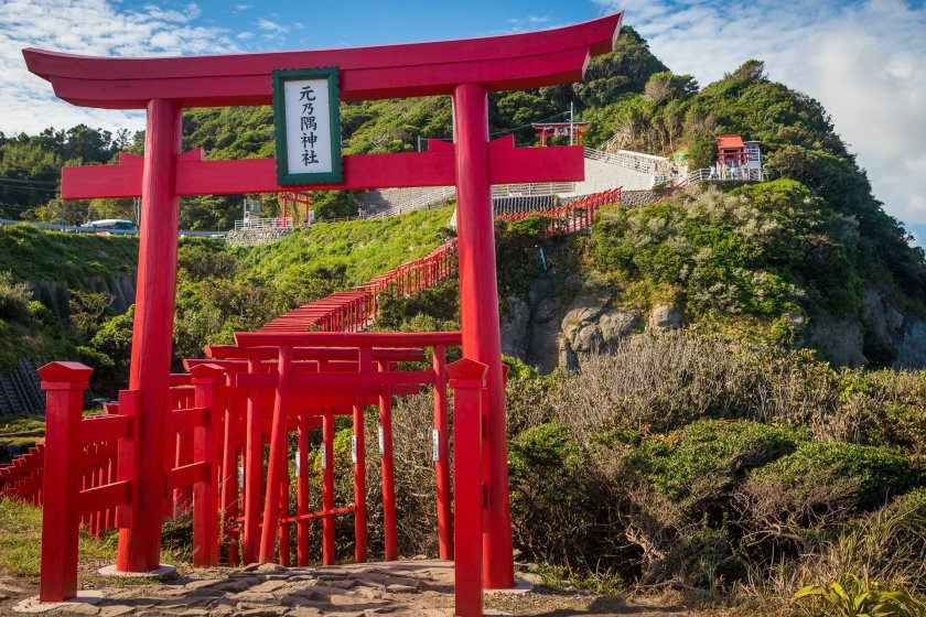 Seaside entrance to the 123 red torii