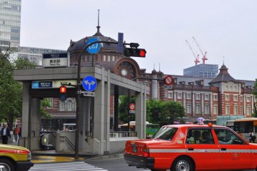 An entrance to the Metro right outside of the main hub