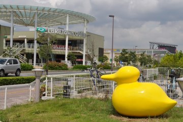AEON Laketown's duck symbol, with different versions around the site