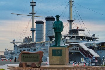 Mikasa Park: Statue of Admiral Togo