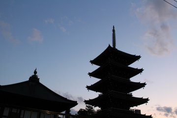 Пагода в сумерках