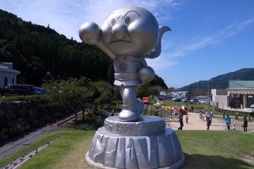 Anpanman sculpture.  There are a lot of different sculptures around the mueseum.