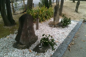 Imagawa Yoshimoto's grave, on the Okahazama battle site.