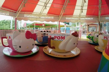 The teacup ride - Hello Kitty, Pompompurin and more!