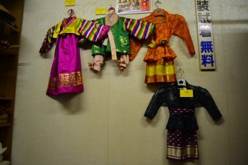 <p>Traditional costumes of Korea and Indonesia.</p>