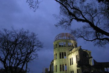 В темноте "Атомный купол" выглядел страшно