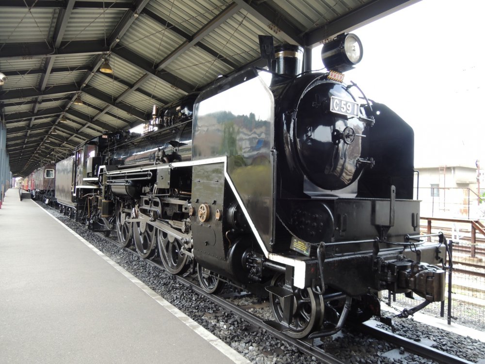Steam locomotive at the entrance
