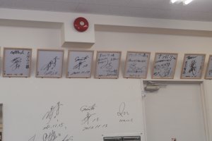 Signatures of celebrities means a good restaurant