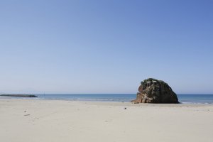 Beach and shrine at Inasa-no-Hama