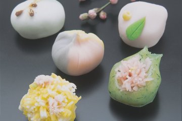 Wagashi sweets made for consumption with matcha tea (2/2)