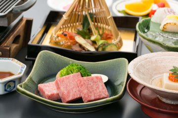 Deliciosa cocina tradicional en el Suimeikan.