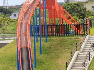 This red giant slide is fast; it&#39;s made of dozens and dozens of connected 2 meter long composite panels