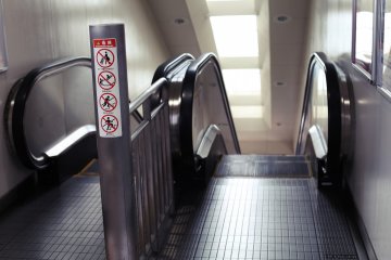 The escalators to the station platform